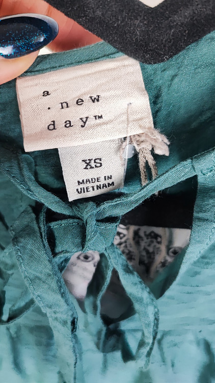 شومیز زنانه آستین بلند برند آمریکایی A New Day رنگ سبز کلهغازی استوک اروپایی گرید A