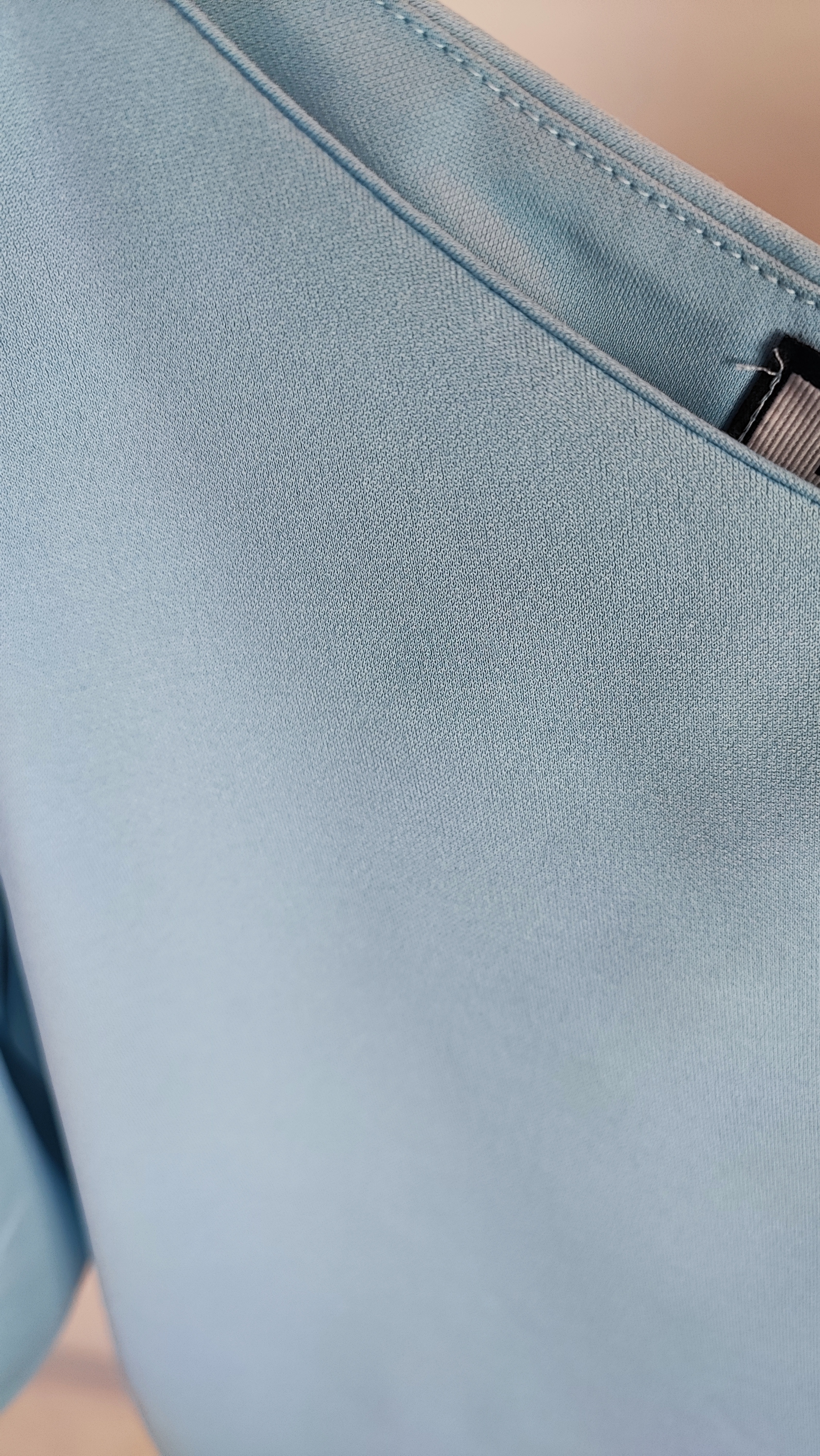 نیمتنه مجلسی زنانه برند توریو (Torio) رنگ آبی ملایم یقه یکطرفه مناسب استایل کژوال و مهمانی