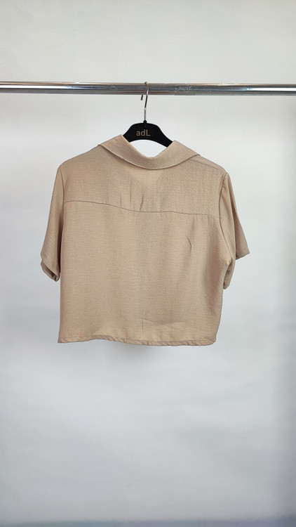 نیمتنه زنانه استوک خارجی برند Bela Modas رنگ کرم بژ دکمهدار یقه برگردان مناسب استایل تابستانی