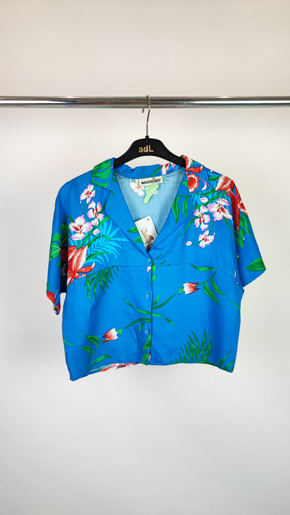 شومیز نیمتنه دکمهدار آبی طرحدار برند ADL استوک وارداتی مناسب استایل کژوال و ساحلی