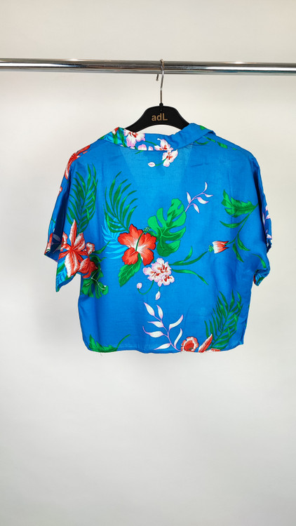 شومیز نیمتنه دکمهدار آبی طرحدار برند ADL استوک وارداتی مناسب استایل کژوال و ساحلی