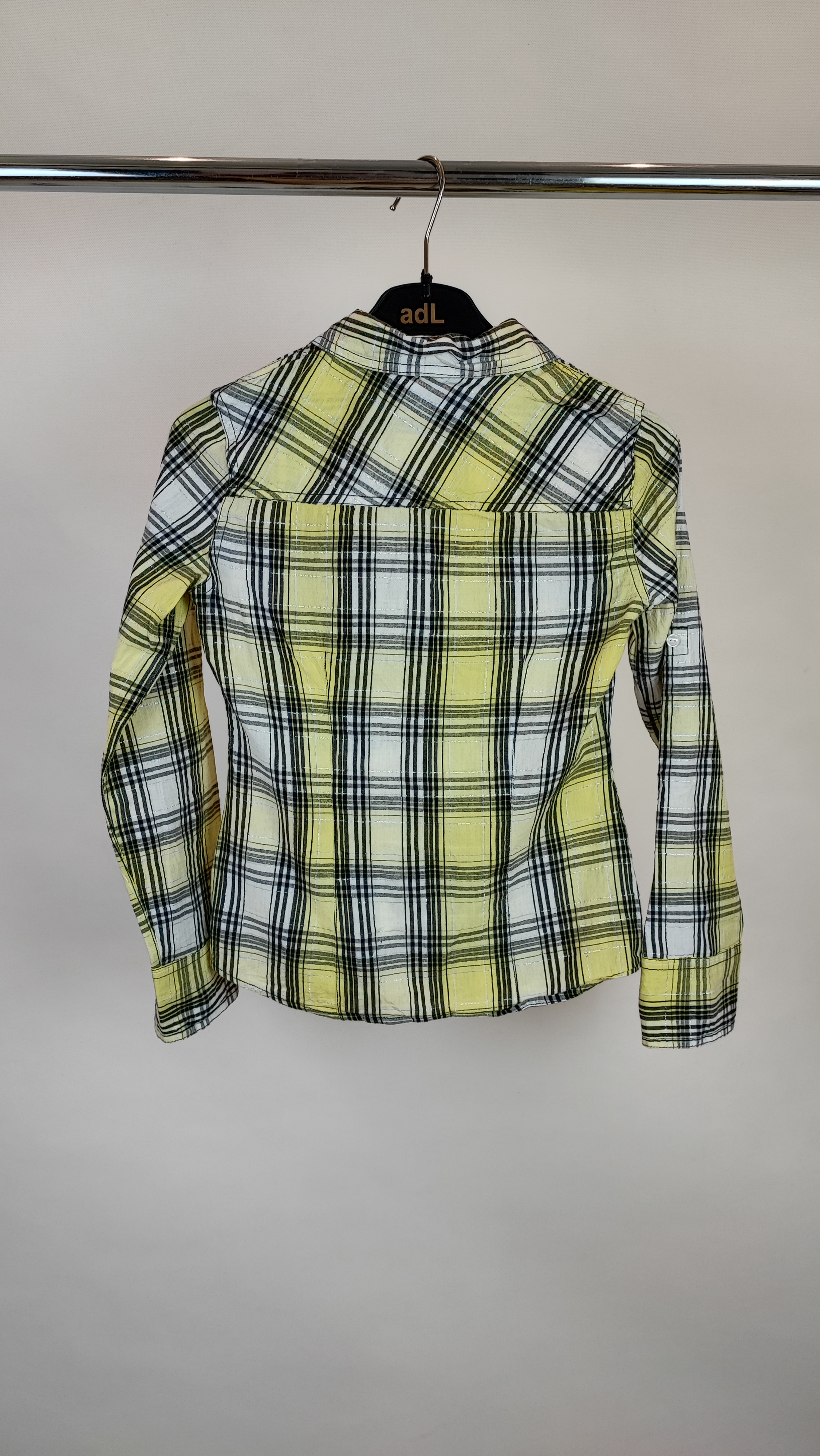 شومیز چهارخانه زرد و مشکی برند Justice وارداتی کد ۵۲۰ سایز ۳۶ با جزئیات نقرهای و جیبدار