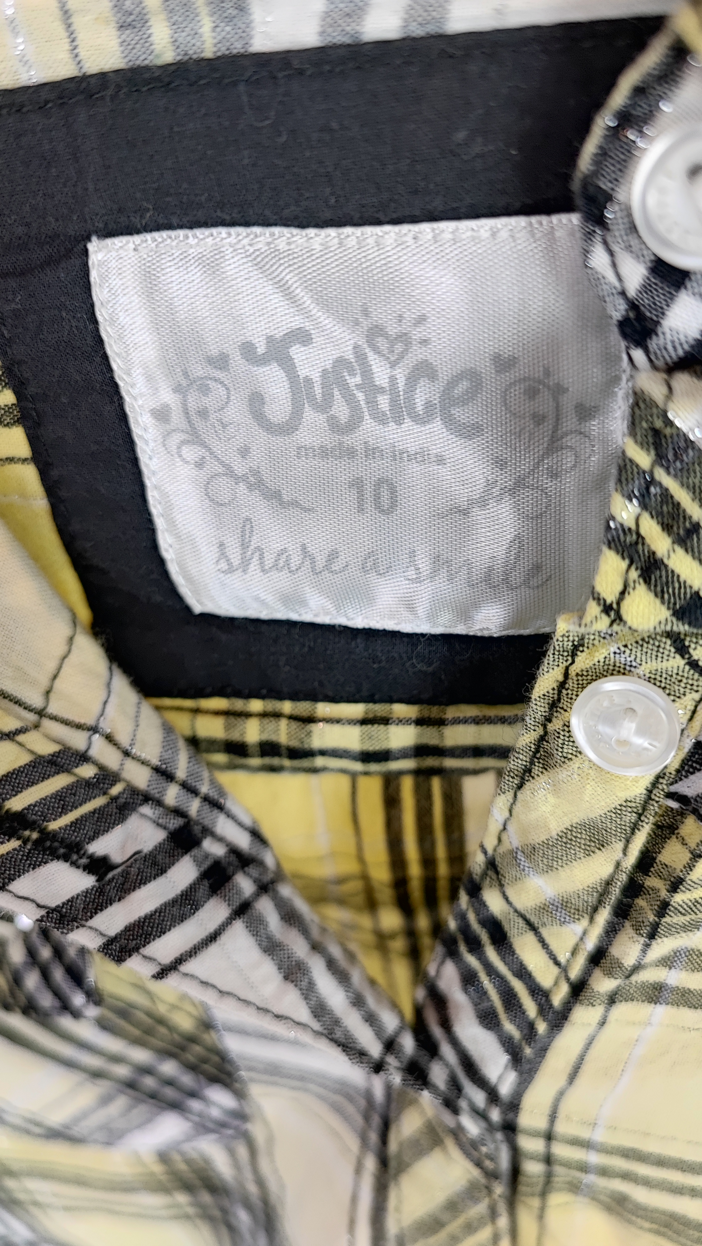 شومیز چهارخانه زرد و مشکی برند Justice وارداتی کد ۵۲۰ سایز ۳۶ با جزئیات نقرهای و جیبدار