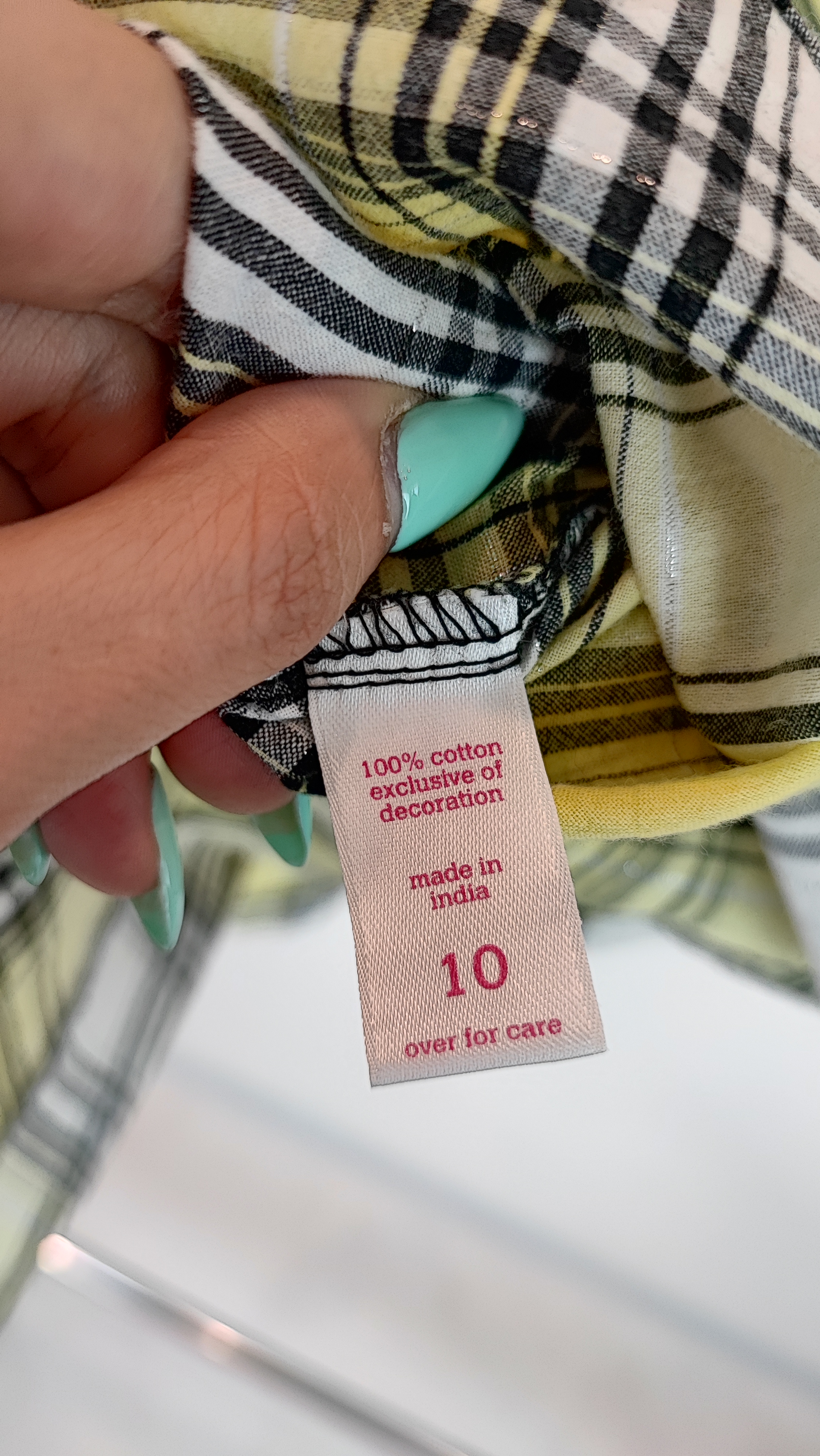 شومیز چهارخانه زرد و مشکی برند Justice وارداتی کد ۵۲۰ سایز ۳۶ با جزئیات نقرهای و جیبدار