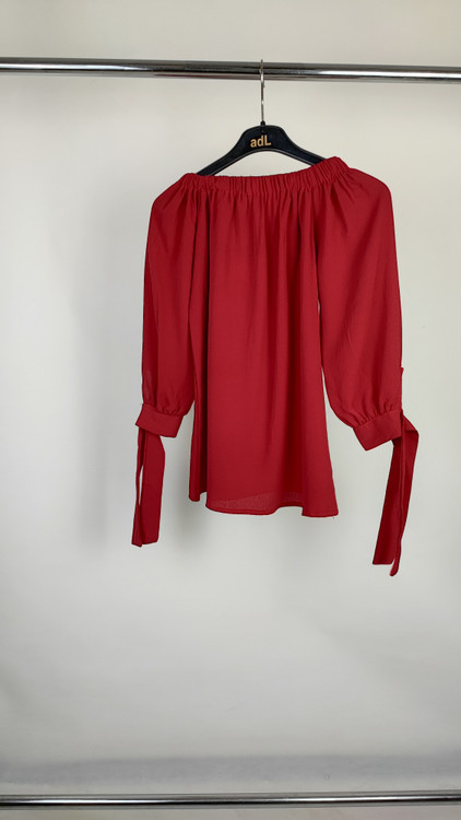 شومیز قرمز یقه قایقی زنانه وارداتی استوک کد ۲۰۹ با آستینهای سهربع گرهدار تنخور مدل