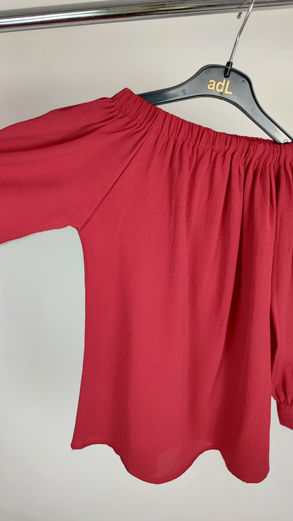 شومیز قرمز یقه قایقی زنانه وارداتی استوک کد ۲۰۹ با آستینهای سهربع گرهدار تنخور مدل