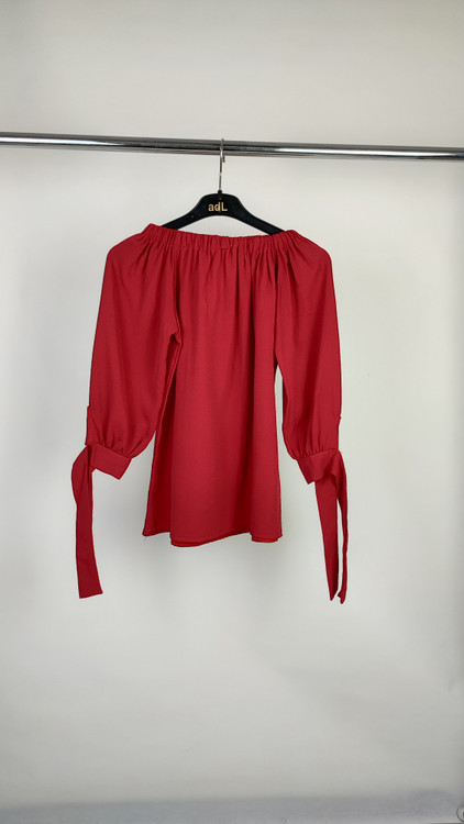 شومیز قرمز یقه قایقی زنانه وارداتی استوک کد ۲۰۹ با آستینهای سهربع گرهدار تنخور مدل