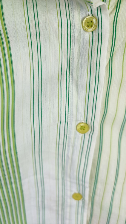 شومیز زنانه برند MNG اصل استوک وارداتی طرح راهراه سبز و سفید با تنخور عالی