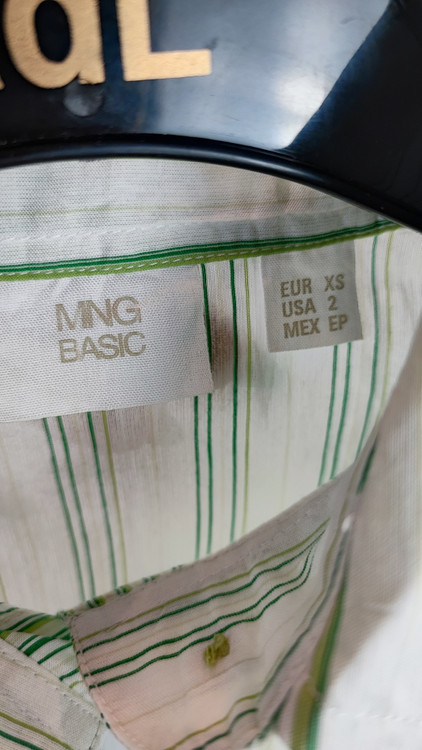 شومیز زنانه برند MNG اصل استوک وارداتی طرح راهراه سبز و سفید با تنخور عالی