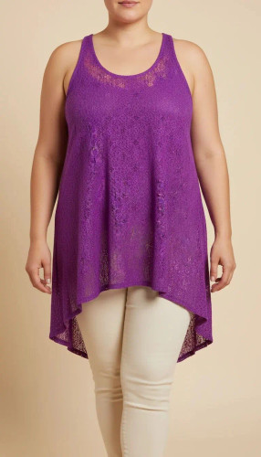 تاپ زنانه استوک بنفش، بدون آستین، قد جلو ۷۳ و پشت ۸۵ سانتیمتر، فرم آزاد و نامتقارن روی تن مدل