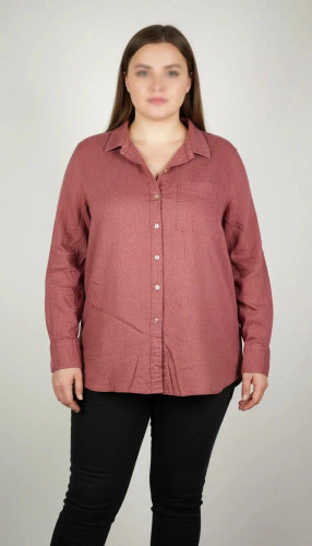 شومیز زنانه استوک سایز بزرگ ساده به رنگ گلبهی تیره، آستین بلند و تنخور آزاد، قد جلو کوتاهتر و پشت بلندتر، مناسب سایز ۴۸–۵۰.