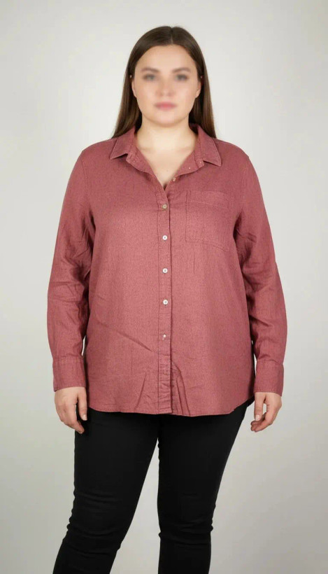 شومیز زنانه استوک سایز بزرگ ساده به رنگ گلبهی تیره، آستین بلند و تنخور آزاد، قد جلو کوتاهتر و پشت بلندتر، مناسب سایز ۴۸–۵۰.