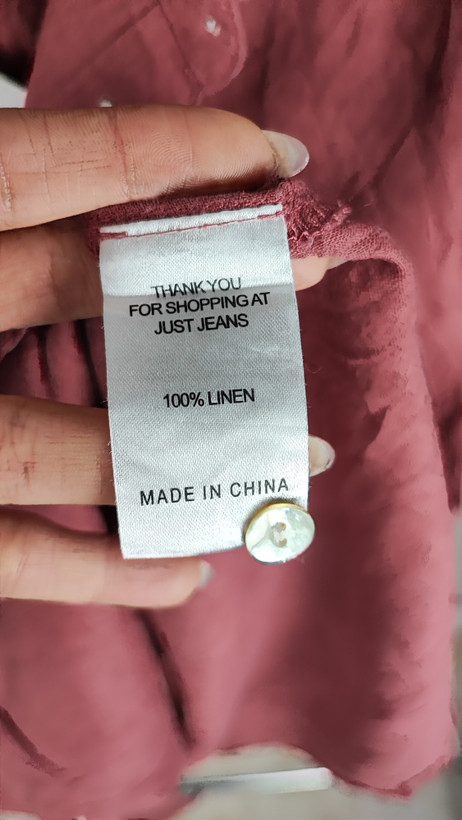 شومیز زنانه استوک سایز بزرگ ساده به رنگ گلبهی تیره، آستین بلند و تنخور آزاد، قد جلو کوتاهتر و پشت بلندتر، مناسب سایز ۴۸–۵۰.