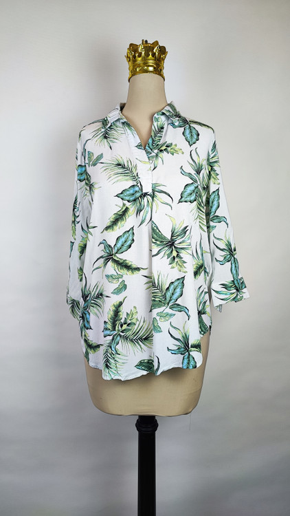 شومیز زنانه وارداتی استوک طرحدار روشن با آستین بلند و یقه کلاسیک، مناسب سایز ۴۲ تا ۴۴، تنخور راحت و مناسب استفاده روزمره.