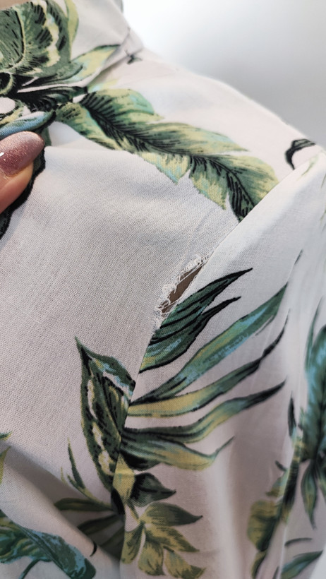 شومیز زنانه وارداتی استوک طرحدار روشن با آستین بلند و یقه کلاسیک، مناسب سایز ۴۲ تا ۴۴، تنخور راحت و مناسب استفاده روزمره.