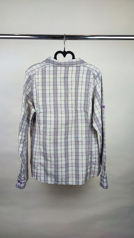 شومیز زنانه وارداتی استوک چهارخانه طوسی با آستین بلند، یقه کلاسیک، طراحی ساده و مرتب، مناسب سایز ۴۰ تا ۴۲، استایل روزمره و نیمهرسمی.