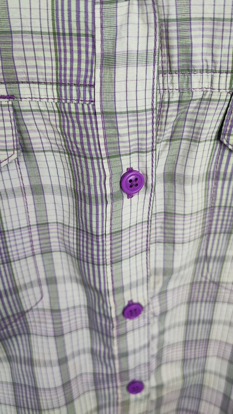 شومیز زنانه وارداتی استوک چهارخانه طوسی با آستین بلند، یقه کلاسیک، طراحی ساده و مرتب، مناسب سایز ۴۰ تا ۴۲، استایل روزمره و نیمهرسمی.