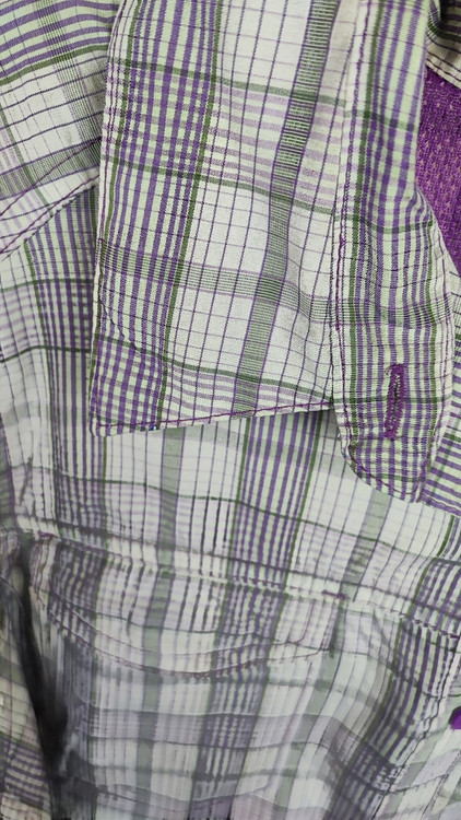 شومیز زنانه وارداتی استوک چهارخانه طوسی با آستین بلند، یقه کلاسیک، طراحی ساده و مرتب، مناسب سایز ۴۰ تا ۴۲، استایل روزمره و نیمهرسمی.