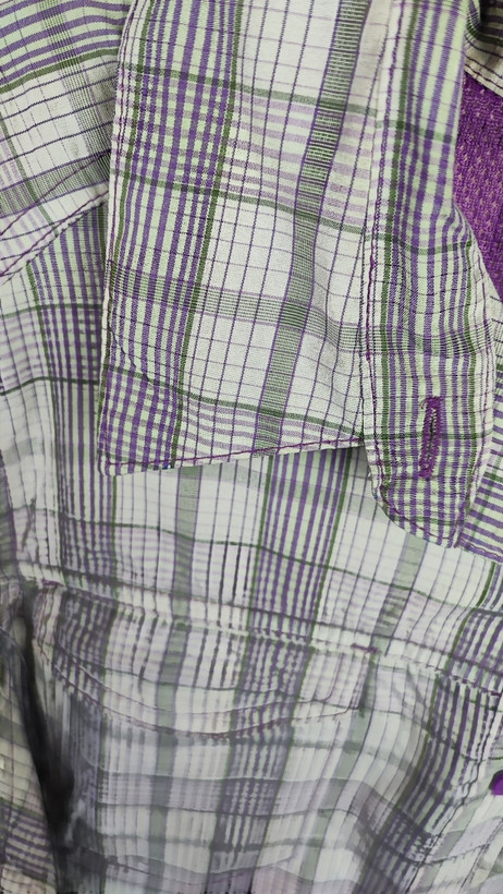 شومیز زنانه وارداتی استوک چهارخانه طوسی با آستین بلند، یقه کلاسیک، طراحی ساده و مرتب، مناسب سایز ۴۰ تا ۴۲، استایل روزمره و نیمهرسمی.