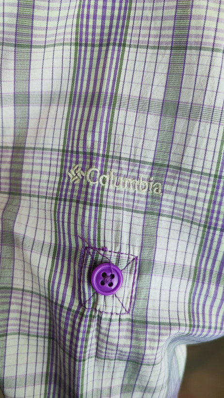 شومیز زنانه وارداتی استوک چهارخانه طوسی با آستین بلند، یقه کلاسیک، طراحی ساده و مرتب، مناسب سایز ۴۰ تا ۴۲، استایل روزمره و نیمهرسمی.