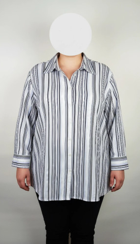 شومیز زنانه وارداتی استوک راهراه طوسی با آستین سهربع، طراحی کلاسیک و آزاد، مناسب سایز ۵۲ تا ۵۴، تنخور راحت، مناسب استفاده روزمره و نیمهرسمی