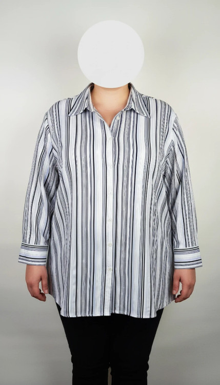 شومیز زنانه وارداتی استوک راهراه طوسی با آستین سهربع، طراحی کلاسیک و آزاد، مناسب سایز ۵۲ تا ۵۴، تنخور راحت، مناسب استفاده روزمره و نیمهرسمی