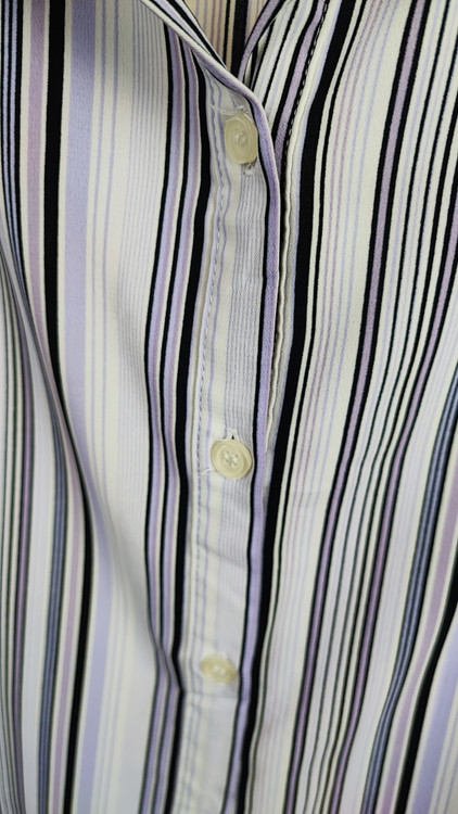 شومیز زنانه وارداتی استوک راهراه طوسی با آستین سهربع، طراحی کلاسیک و آزاد، مناسب سایز ۵۲ تا ۵۴، تنخور راحت، مناسب استفاده روزمره و نیمهرسمی