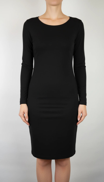 پیراهن زنانه وارداتی استوک مشکی، آستینبلند، یقه گرد، فرم اندامی و پارچه باکیفیت، مناسب سایز ۴۰ تا ۴۲ با قد ۸۲ سانتیمتر.