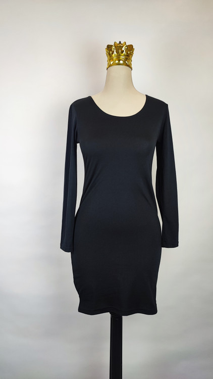 پیراهن زنانه وارداتی استوک مشکی، آستینبلند، یقه گرد، فرم اندامی و پارچه باکیفیت، مناسب سایز ۴۰ تا ۴۲ با قد ۸۲ سانتیمتر.