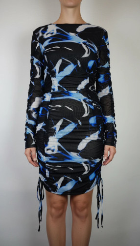 پیراهن زنانه وارداتی استوک طرحدار تیره با رگههای آبی و سفید، آستین بلند، برش جذب، مناسب سایز ۴۰ تا ۴۲ و قد ۹۴ سانتیمتر، استایل مجلسی و خاص.