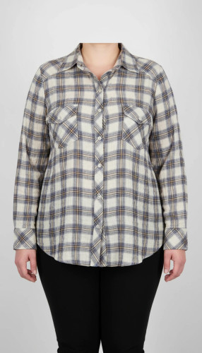 شومیز زنانه وارداتی استوک چهارخانه مشکی طوسی با یقه کلاسیک و دکمهدار، آستین بلند، تنخور مرتب و شیک، مناسب سایز ۴۶ تا ۴۸، انتخابی ایدهآل برای استایل روزمره و کژوال