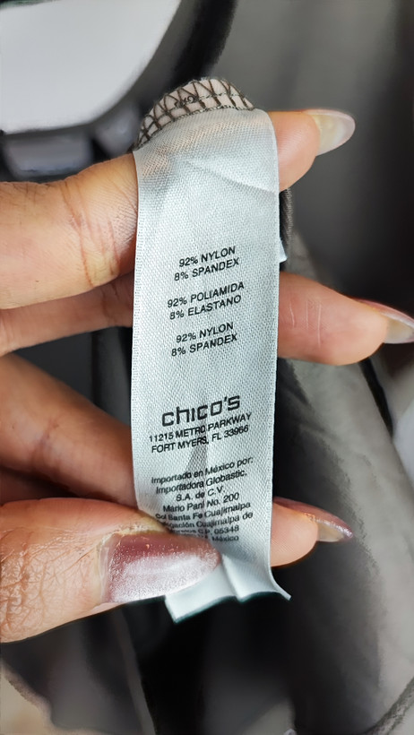 تاپ زنانه وارداتی استوک ساده رنگ طوسی، بدون آستین، تنخور آزاد و سبک، مناسب سایز ۴۰ تا ۴۲، انتخابی کاربردی برای استایل روزمره و تابستانی.