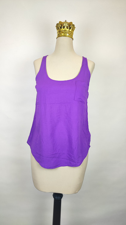 تاپ زنانه وارداتی استوک بنفش، یقه گرد، بدون آستین، تنخور راحت، مناسب سایز ۴۰ تا ۴۲، مناسب استفاده روزمره.