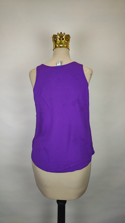 تاپ زنانه وارداتی استوک بنفش، یقه گرد، بدون آستین، تنخور راحت، مناسب سایز ۴۰ تا ۴۲، مناسب استفاده روزمره.