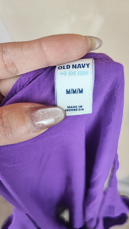 تاپ زنانه وارداتی استوک بنفش، یقه گرد، بدون آستین، تنخور راحت، مناسب سایز ۴۰ تا ۴۲، مناسب استفاده روزمره.