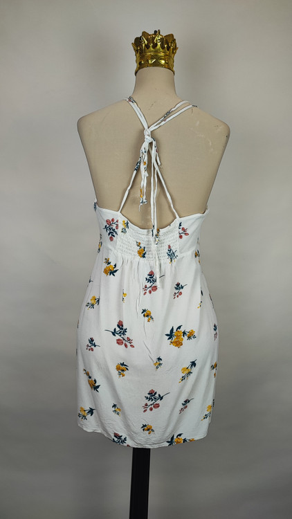 تاپ زنانه وارداتی استوک طرحدار روشن، بنددار، تنخور راحت، مناسب سایز ۳۸ تا ۴۰، مناسب استایل روزمره و تابستانی.