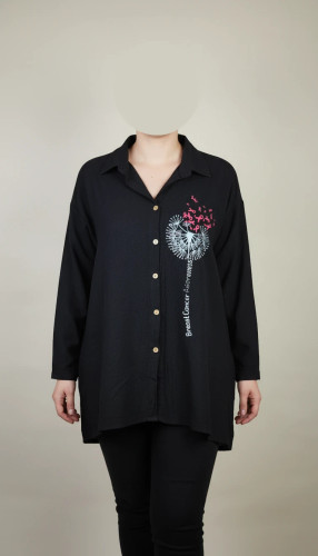 شومیز زنانه وارداتی استوک ساده رنگ مشکی، آستین بلند، یقه کلاسیک، تنخور مرتب و شیک، مناسب سایز ۴۴ تا ۴۶، انتخابی کاربردی برای استایل روزمره و رسمی