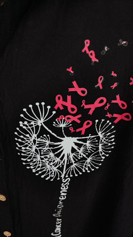 شومیز زنانه وارداتی استوک ساده رنگ مشکی، آستین بلند، یقه کلاسیک، تنخور مرتب و شیک، مناسب سایز ۴۴ تا ۴۶، انتخابی کاربردی برای استایل روزمره و رسمی