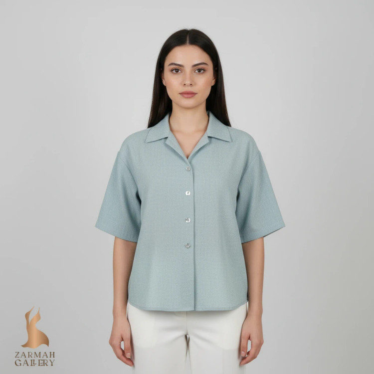 شومیز زنانه وارداتی استوک رنگ آبی روشن، آستین کوتاه، یقه ساده، تنخور آزاد و راحت، مناسب سایز ۴۴ تا ۴۶، دارای ایراد جزئی.