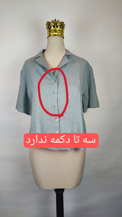 شومیز زنانه وارداتی استوک رنگ آبی روشن، آستین کوتاه، یقه ساده، تنخور آزاد و راحت، مناسب سایز ۴۴ تا ۴۶، دارای ایراد جزئی.