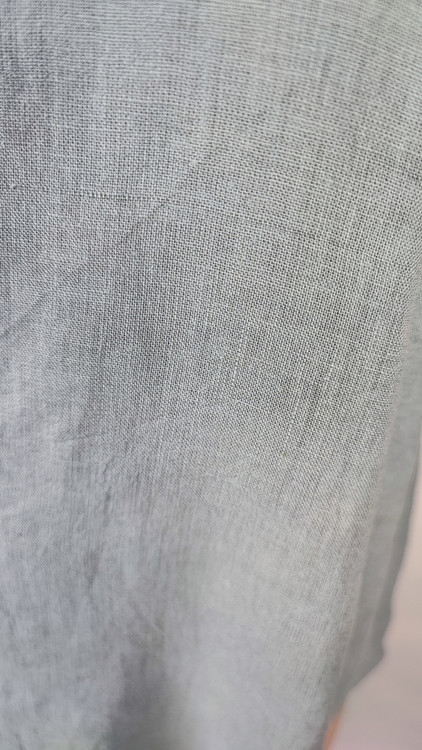 شومیز زنانه وارداتی استوک رنگ آبی روشن، آستین کوتاه، یقه ساده، تنخور آزاد و راحت، مناسب سایز ۴۴ تا ۴۶، دارای ایراد جزئی.