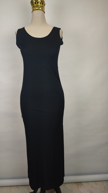 پیراهن زنانه وارداتی استوک مشکی، بلند، بدون آستین، فرم ساده و شیک، مناسب استایل مجلسی و رسمی، سایز ۳۸ تا ۴۰.