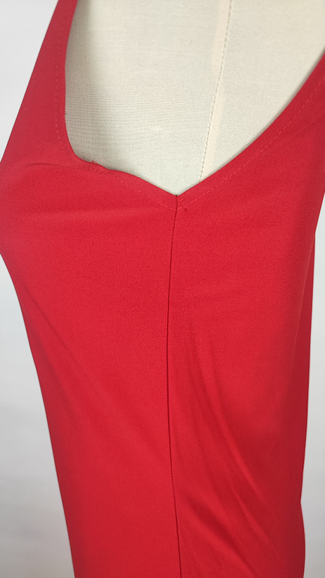 پیراهن زنانه وارداتی استوک قرمز، بلند، بدون آستین، طراحی ساده و شیک، مناسب استایل مجلسی، سایز ۳۸ تا ۴۰.