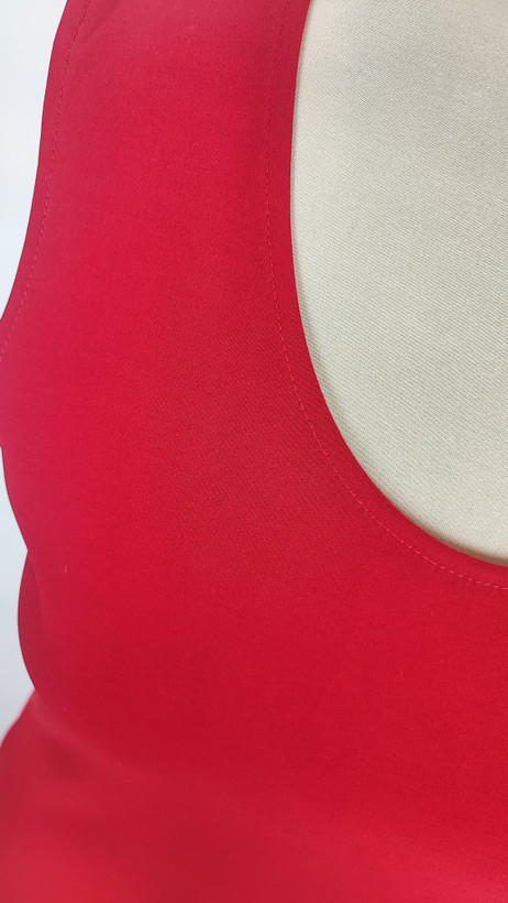 پیراهن زنانه وارداتی استوک قرمز، بلند، بدون آستین، طراحی ساده و شیک، مناسب استایل مجلسی، سایز ۳۸ تا ۴۰.