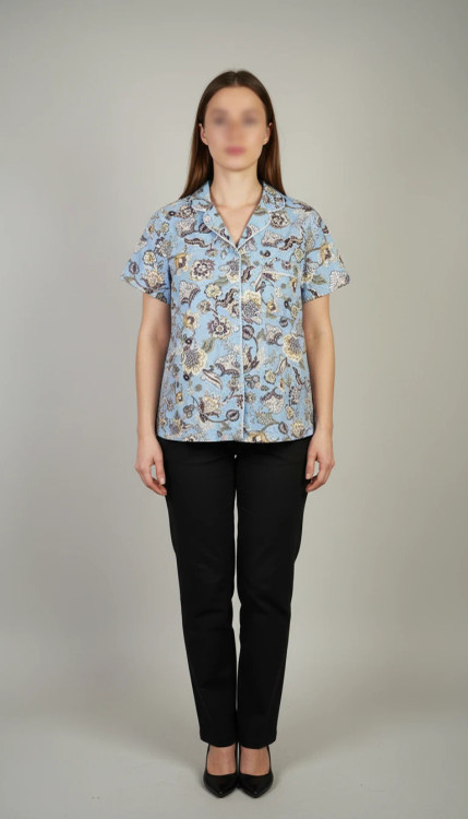 شومیز زنانه وارداتی استوک طرحدار روشن، آستین کوتاه، یقه ساده، تنخور آزاد و مرتب، مناسب سایز ۴۲ تا ۴۴، استایل روزمره و شیک.