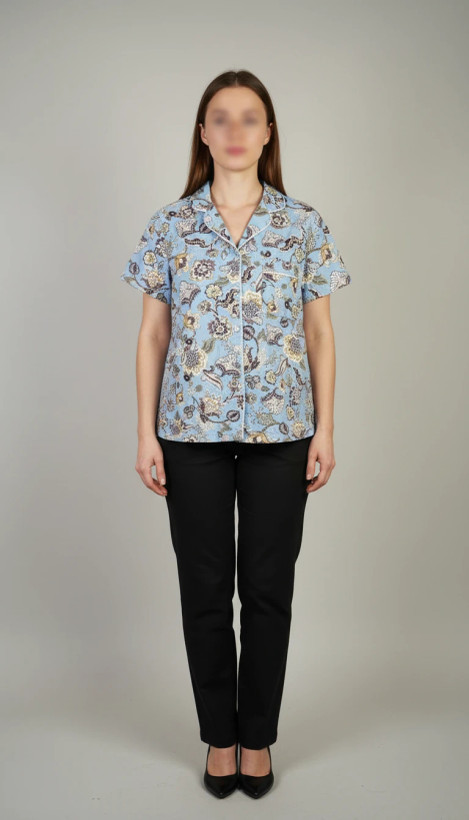 شومیز زنانه وارداتی استوک طرحدار روشن، آستین کوتاه، یقه ساده، تنخور آزاد و مرتب، مناسب سایز ۴۲ تا ۴۴، استایل روزمره و شیک.