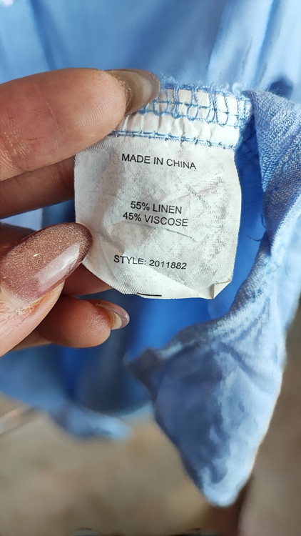 شومیز زنانه وارداتی استوک آبی روشن، آستین بلند، یقه ساده، تنخور آزاد و شیک، مناسب سایز ۴۴ تا ۴۶، استایل روزمره و نیمهرسمی.