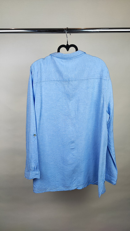 شومیز زنانه وارداتی استوک آبی روشن، آستین بلند، یقه ساده، تنخور آزاد و شیک، مناسب سایز ۴۴ تا ۴۶، استایل روزمره و نیمهرسمی.