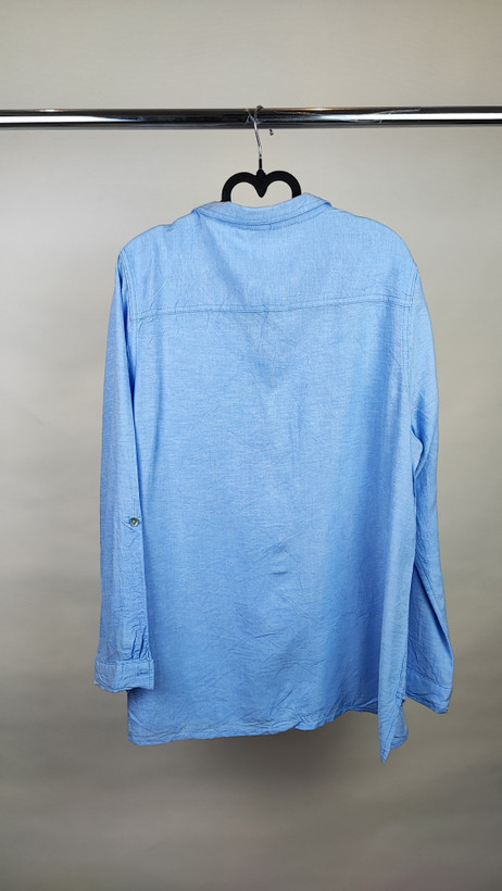 شومیز زنانه وارداتی استوک آبی روشن، آستین بلند، یقه ساده، تنخور آزاد و شیک، مناسب سایز ۴۴ تا ۴۶، استایل روزمره و نیمهرسمی.