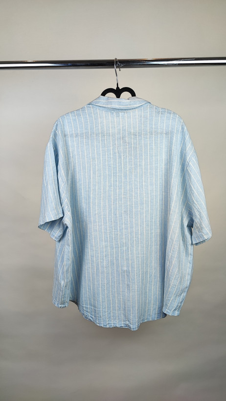 شومیز زنانه وارداتی استوک آبی روشن، آستین کوتاه، یقه ساده، تنخور آزاد و راحت، مناسب سایز ۴۸ تا ۵۰، مناسب استایل روزمره و نیمهرسمی.